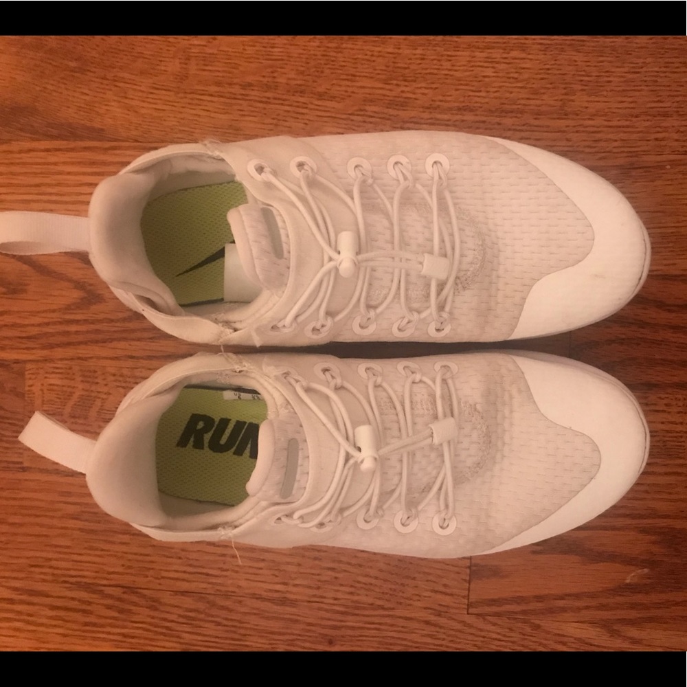 Nike tennis shoes